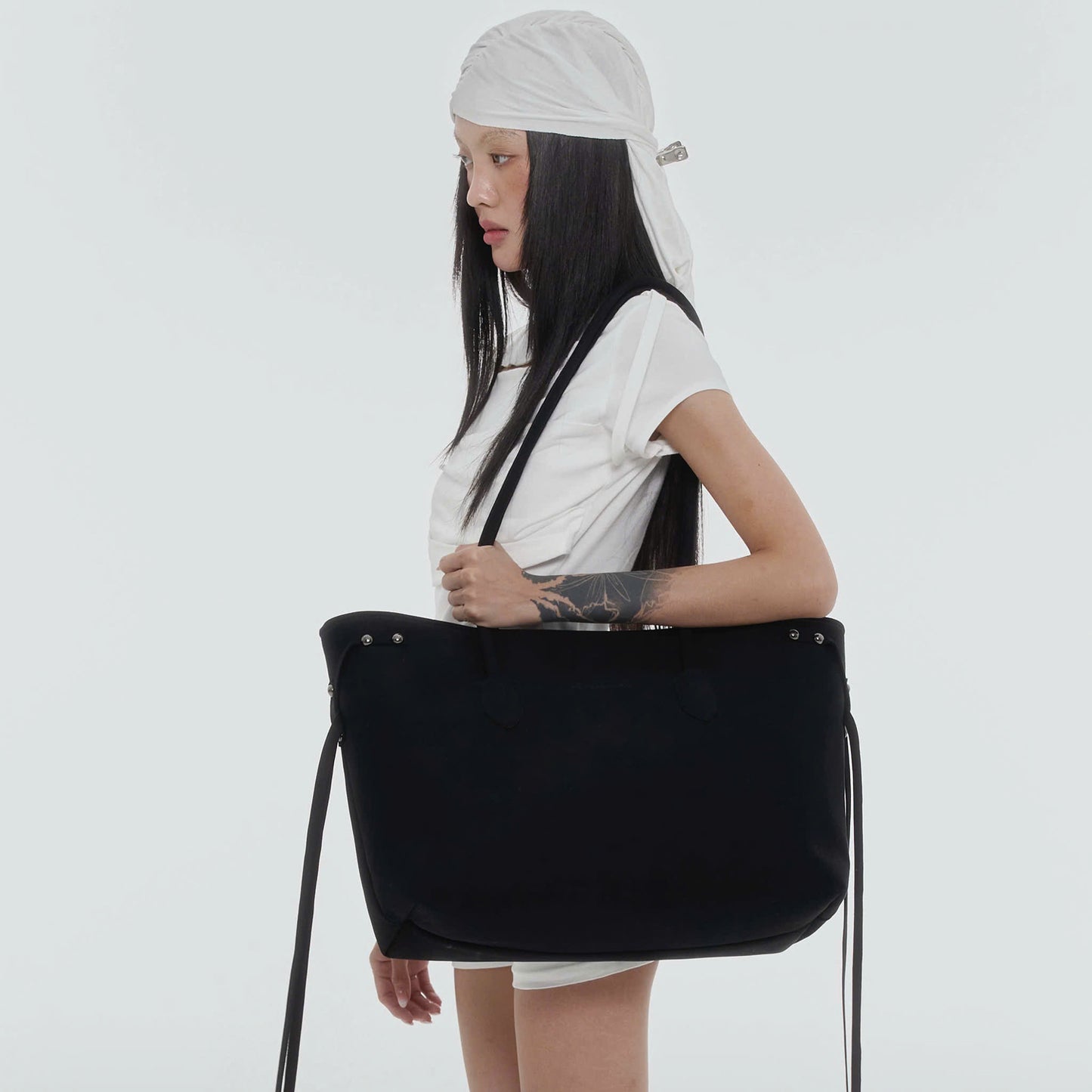 LACES FAUX SUEDE TOTE BAG (BLACK)